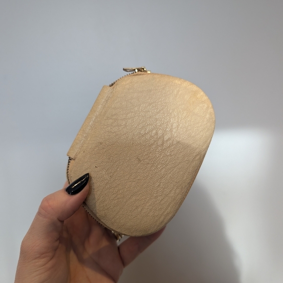 Elegant Cream Jewelry Case - Picture 9 of 9